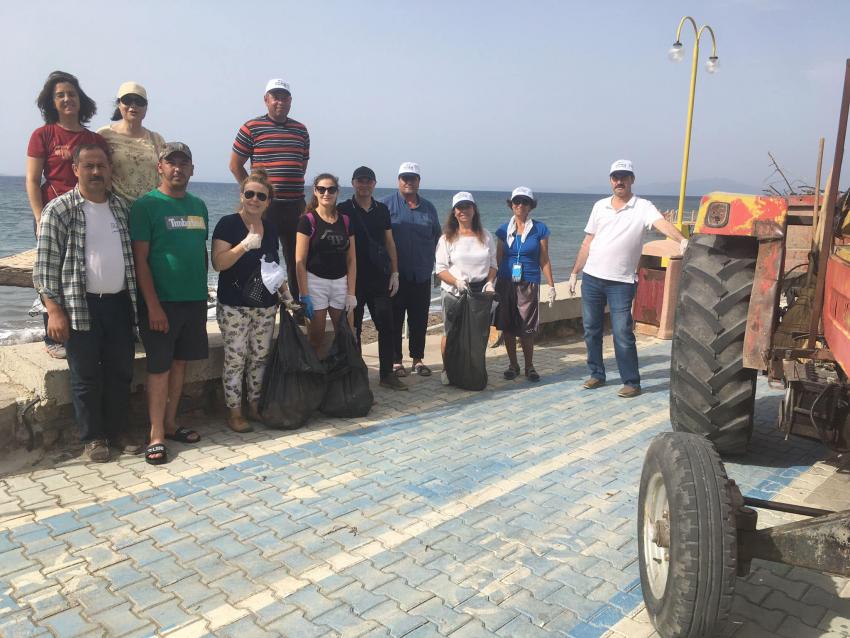 KÜÇÜKKUYU'DA SAHIL TEMIZLIĞI