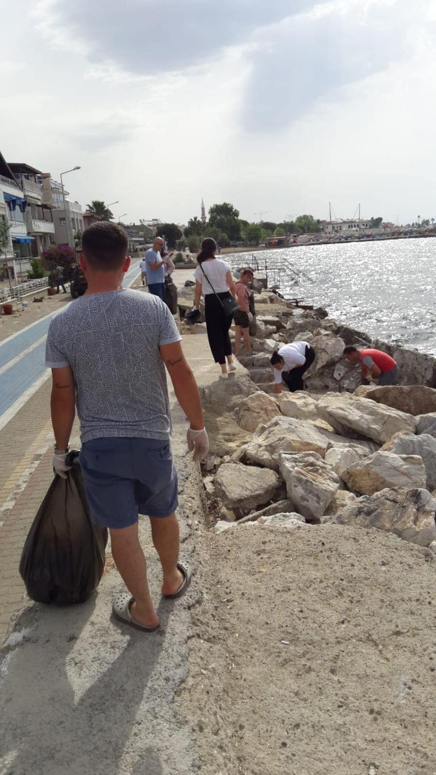 KÜÇÜKKUYU'DA SAHIL TEMIZLIĞI