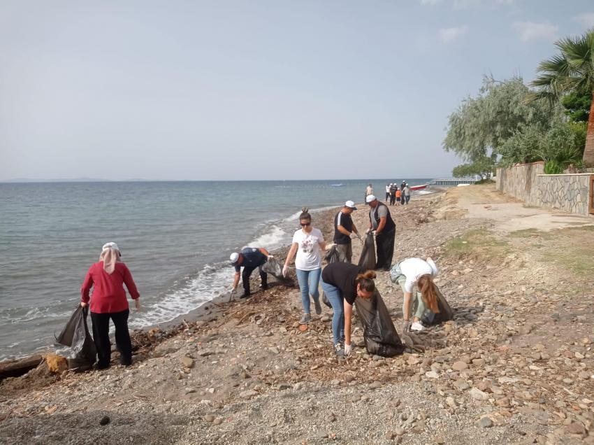 KÜÇÜKKUYU'DA SAHIL TEMIZLIĞI