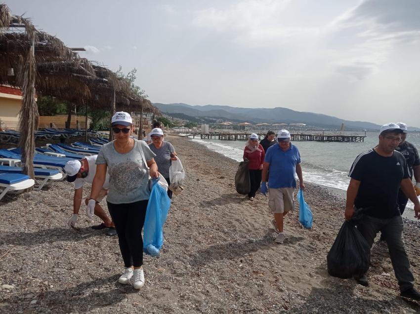 KÜÇÜKKUYU'DA SAHIL TEMIZLIĞI