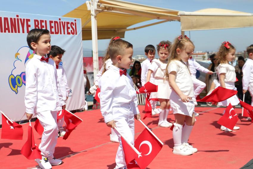 BURHANİYE’DE ÇOCUKLAR BAYRAMLARINI GÖNÜLLERİNCE YAŞADI