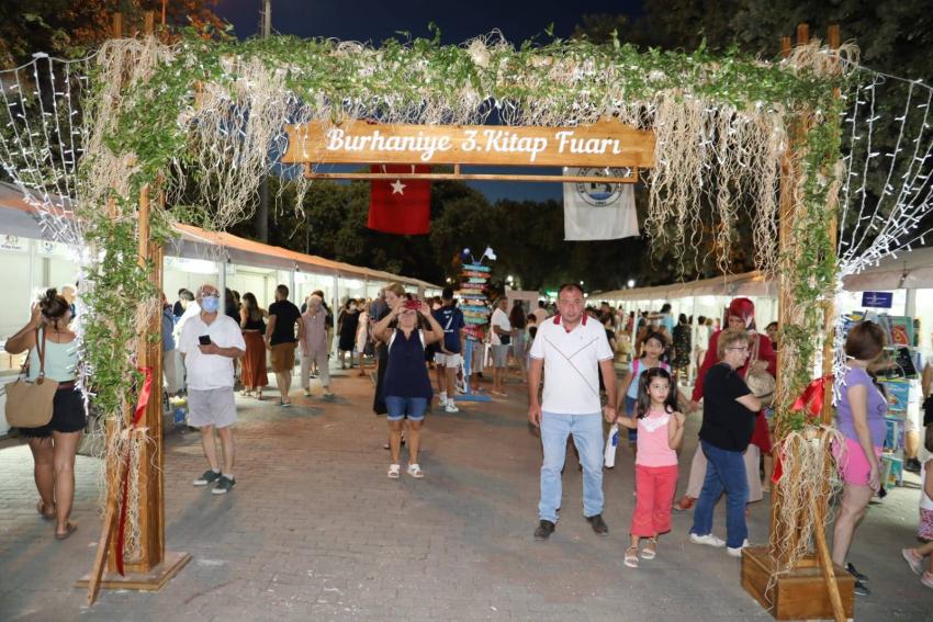 BURHANIYE KITAP FUARI 3. KEZ KAPILARINI SANATSEVERLERE AÇTI