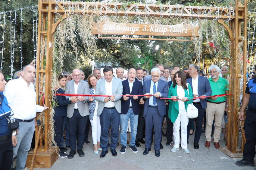 BURHANIYE KITAP FUARI 3. KEZ KAPILARINI SANATSEVERLERE AÇTI
