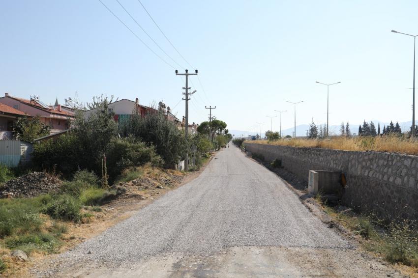 BURHANIYE'DE ASFALT YOLLAR DÜZENLENIYOR