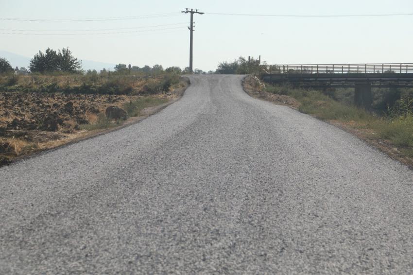 BURHANIYE'DE ASFALT YOLLAR DÜZENLENIYOR