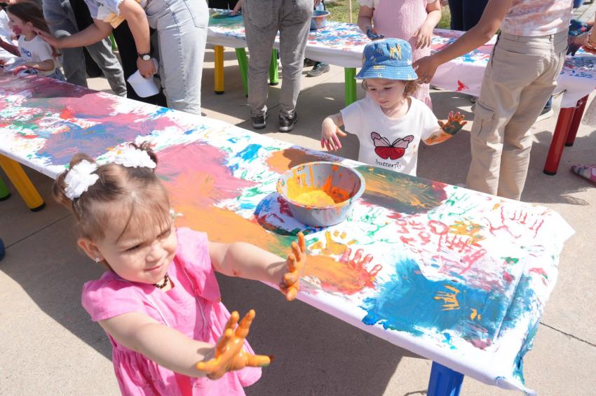 BURHANİYE’DE ÇOCUKLAR BAYRAMLARINI GÖNÜLLERİNCE YAŞADI