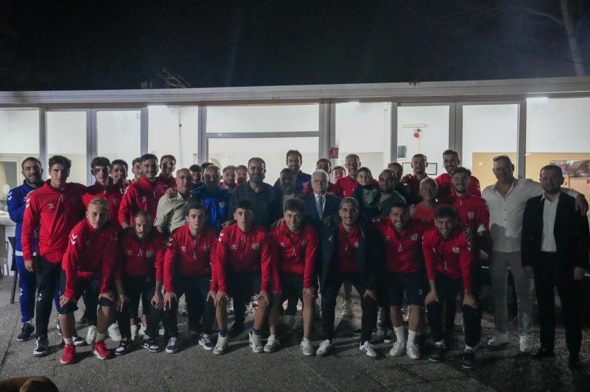 Başkan Deveciler, Burhaniye Belediyespor Futbol A Takımı İle  Yeni Sezon Öncesi Moral Yemeğinde Buluştu