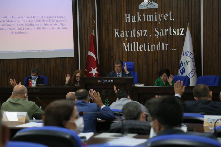 MECLİS ÜYESİ VE BELEDİYE PERSONELİNDEN ÖRNEK DAVRANIŞ