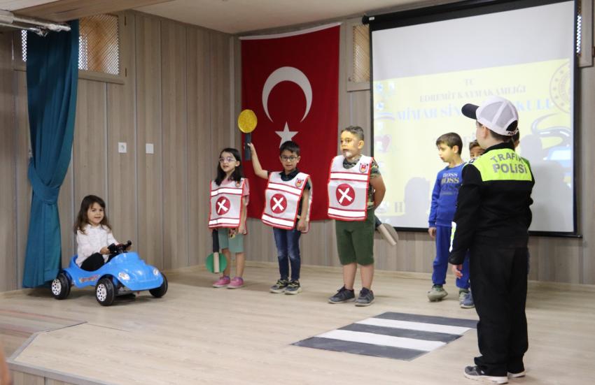 EDREMIT’TE TRAFIK VE İLKYARDIM HAFTASI MIMAR SINAN İLKOKULUNDA KUTLANDI