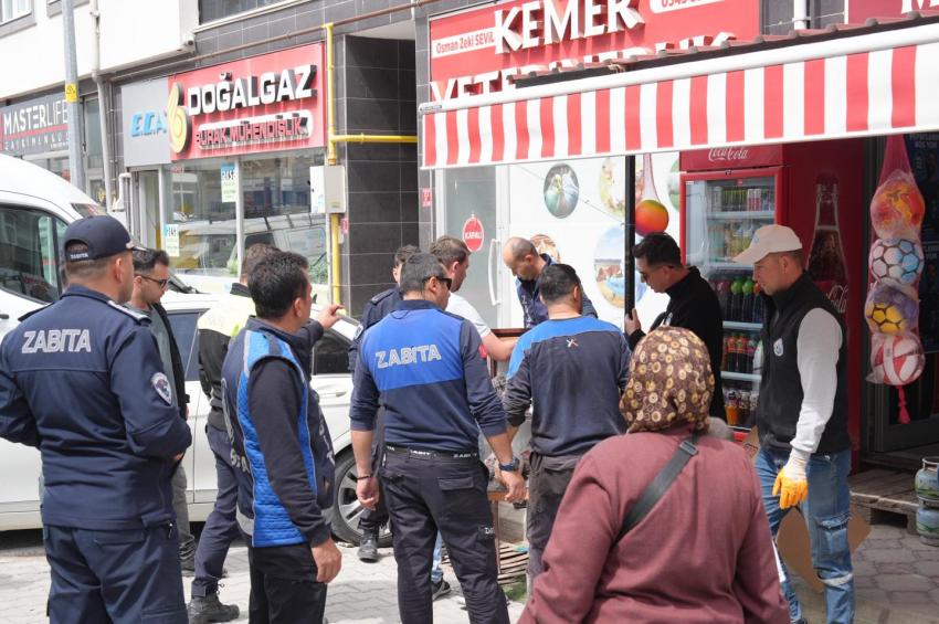 BURHANİYE’DE YOL VE KALDIRIM İŞGALİNE MÜDAHALE