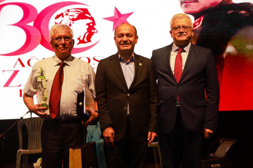 BURHANİYE FESTİVALİNDE 30 AĞUSTOS ZAFER BAYRAMI COŞKUSU