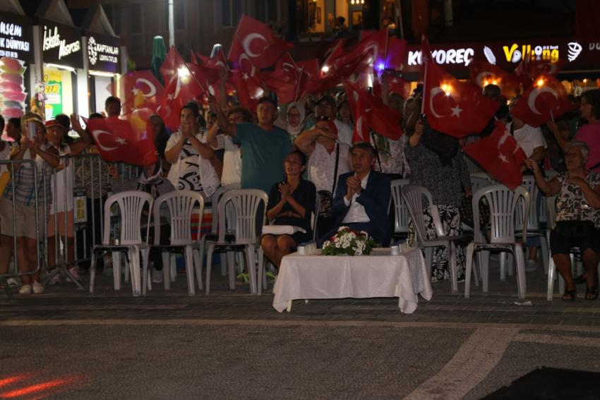 BURHANİYE FESTİVALİNDE 30 AĞUSTOS ZAFER BAYRAMI COŞKUSU