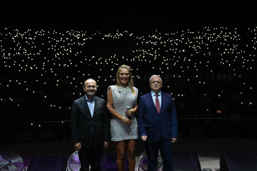 BURHANİYE FESTİVALİNDE 30 AĞUSTOS ZAFER BAYRAMI COŞKUSU