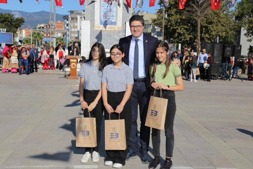 EDREMIT’TE CUMHURIYET COŞKUSU