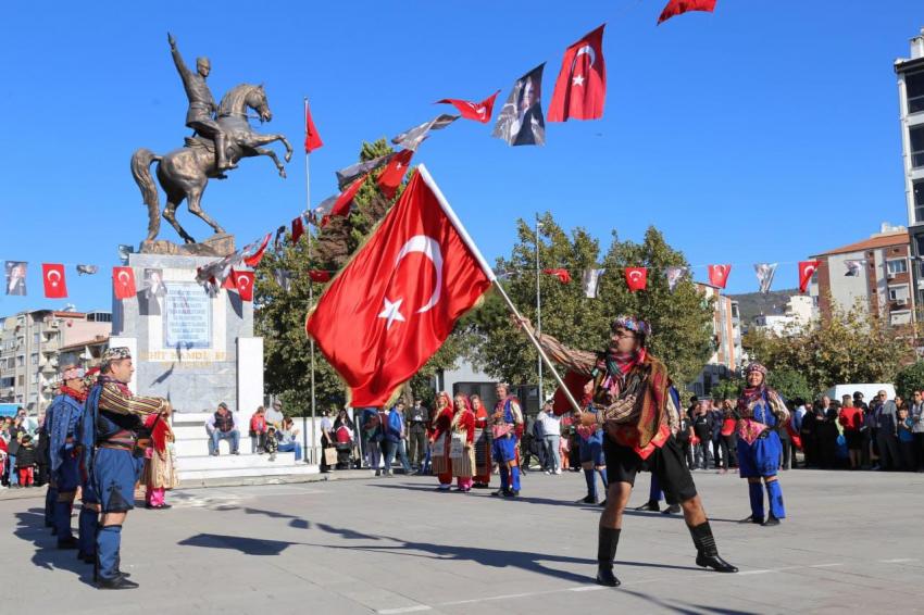 EDREMIT’TE CUMHURIYET COŞKUSU