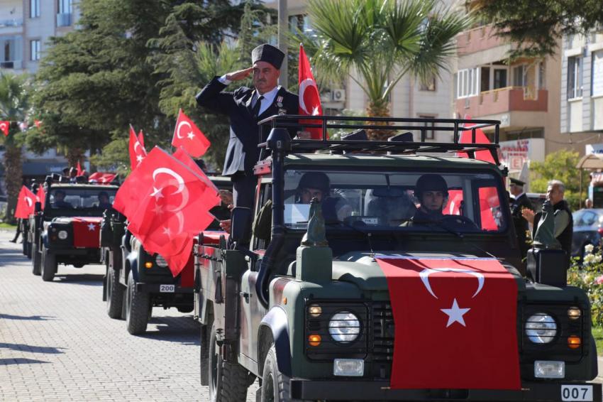 EDREMIT’TE CUMHURIYET COŞKUSU