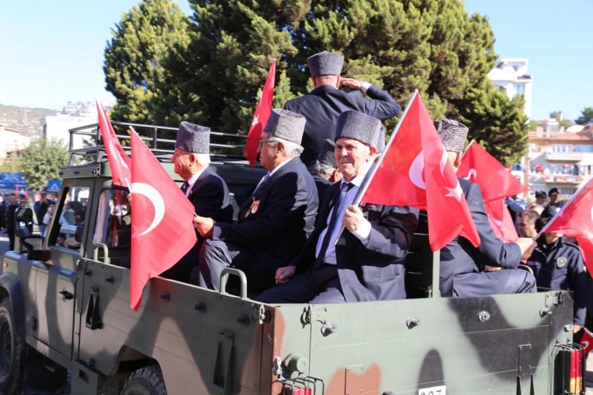 EDREMIT’TE CUMHURIYET COŞKUSU