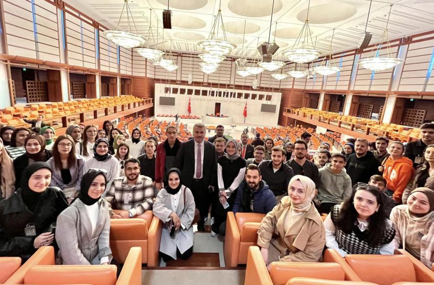 GENÇLER CANBEY’I SEVIYOR