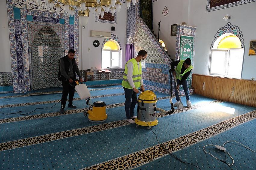 İBADETHANELERİN TEMİZLİKLERİ DEVAM EDİYOR