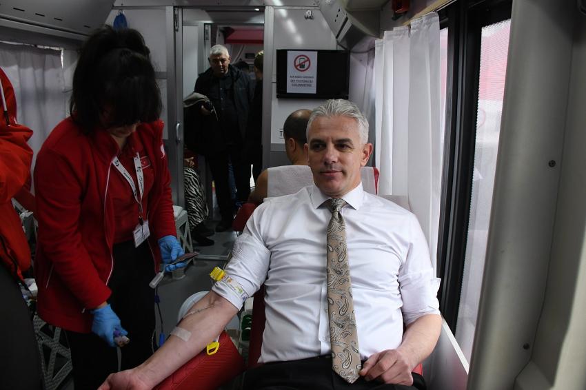 37 kez kan bağışlayan zabıtaya Kızılay’dan ödül