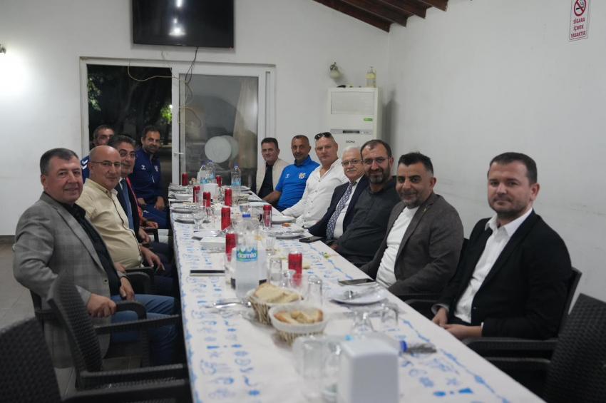 Başkan Deveciler, Burhaniye Belediyespor Futbol A Takımı İle  Yeni Sezon Öncesi Moral Yemeğinde Buluştu