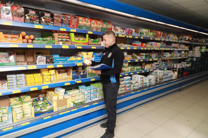 BURHANİYE BELEDİYESİ’NDEN MARKETLERDE SIKI DENETİM