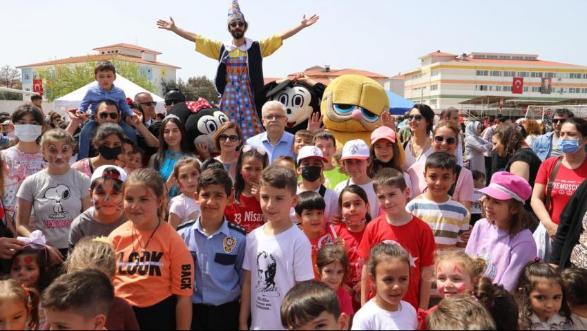 BURHANİYE’DE ÇOCUKLARA BAYRAM COŞKUSU