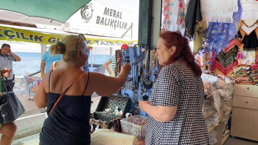 BALIKESIR'IN AVŞA ADASI 180 BIN NÜFUSA ÇIKTI! TATILCILER KALACAK YER BULAMADI