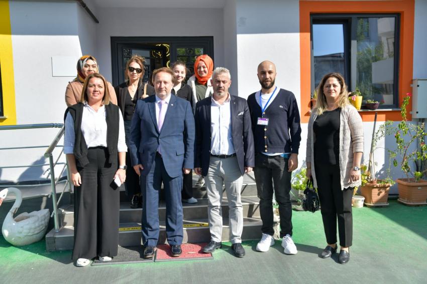 AK PARTİ KARESİ’DEN; ÖZEL ÇOCUKLARLA, KIZ ÇOCUKLARI GÜNÜNE ÖZEL KUTLAMA…