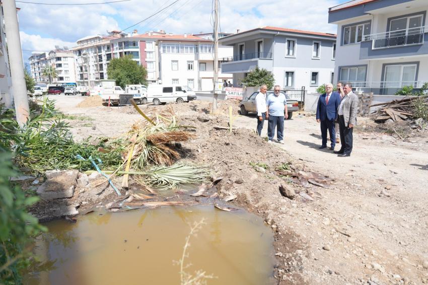 BAŞKAN DEVECİLER PAZARBAŞI CADDESİ’NDE İNCELEMELERDE BULUNDU