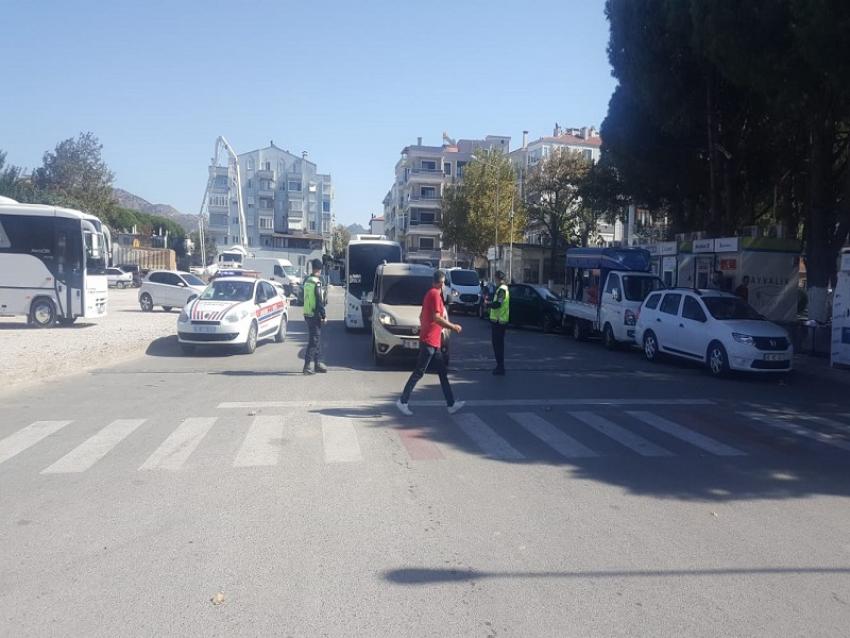 BALIKESIR İL JANDARMA KOMUTANLIĞI TRAFIK TIMLERINCE, YAYA ÖNCELIĞI DENETIMI YAPILDI