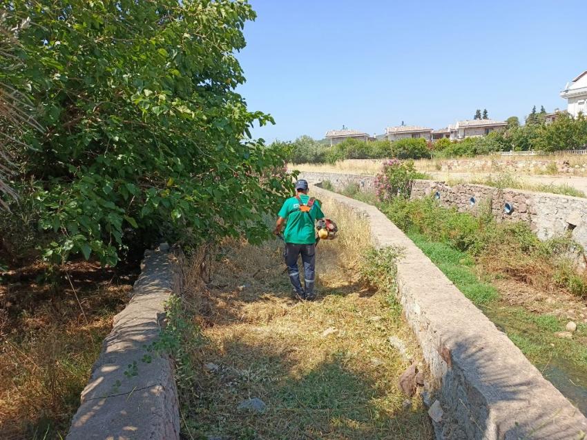 Ayvalık Belediyesi Park ve Bahçeler Ekipleri Kentin Dört Bir Yanında Çalışmalarını Sürdürüyor
