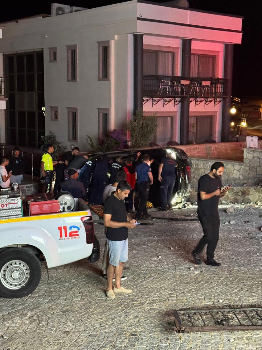 AYVALIK’IN SEVİLEN İŞ İNSANI MURAT USTALI FECİ KAZADA HAYATINI KAYBETTİ