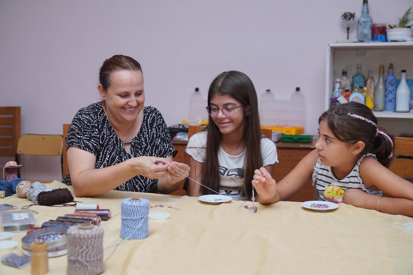 Ayvalık Belediyesi Mahalleevleri’nde “Çocuk Takı Atölyesi” Yoğun İlgi Gördü