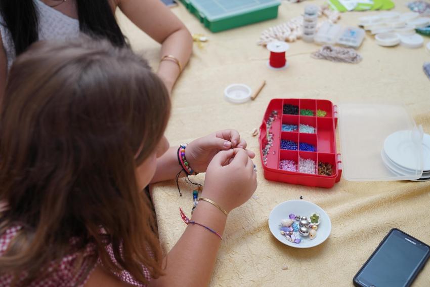 Ayvalık Belediyesi Mahalleevleri’nde “Çocuk Takı Atölyesi” Yoğun İlgi Gördü