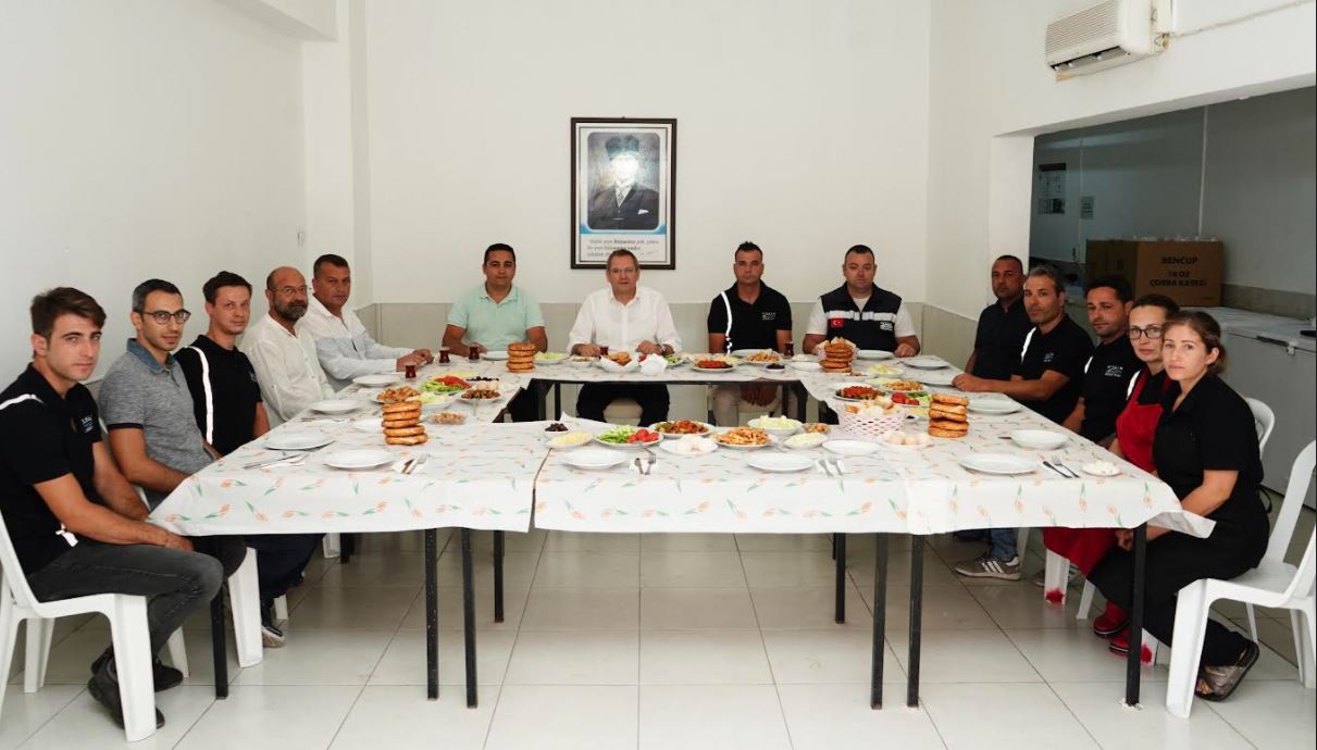 BAŞKAN MESUT ERGIN AŞEVI ÇALIŞANLARIYLA KAHVALTIDA BULUŞTU