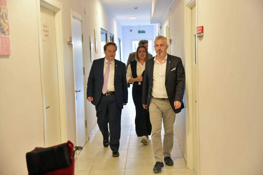 AK PARTİ KARESİ’DEN; ÖZEL ÇOCUKLARLA, KIZ ÇOCUKLARI GÜNÜNE ÖZEL KUTLAMA…