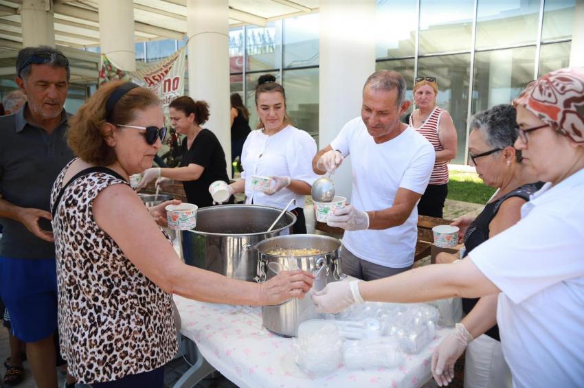BURHANİYE BELEDİYESİ 3 BİN KİŞİYE AŞURE DAĞITTI