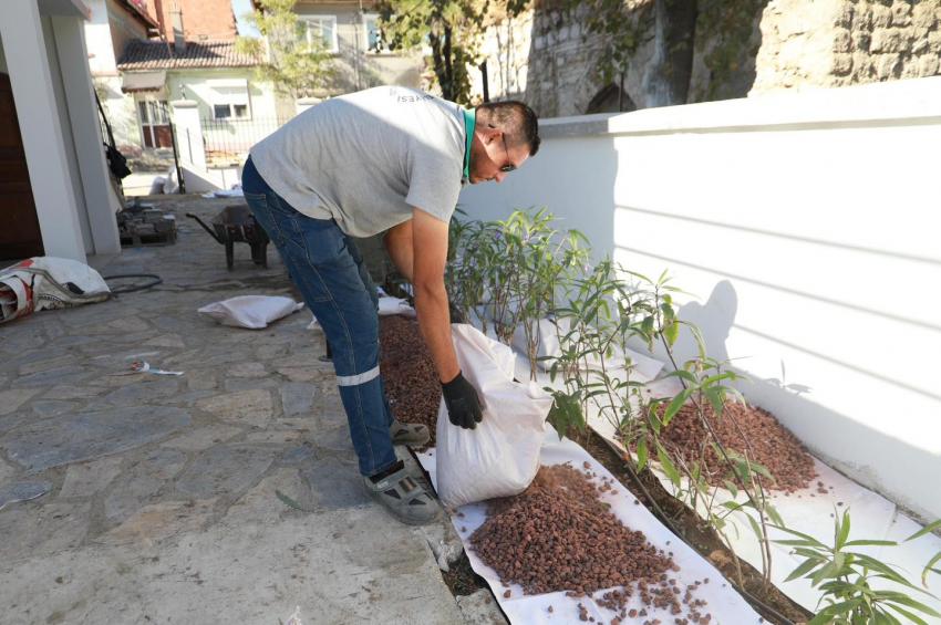 BURHANİYE’DE BAKIM ÇALIŞMALARI HIZ KESMEDEN SÜRÜYOR