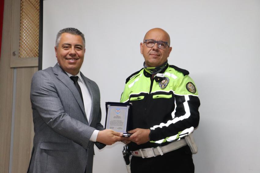 EDREMIT’TE TRAFIK VE İLKYARDIM HAFTASI MIMAR SINAN İLKOKULUNDA KUTLANDI