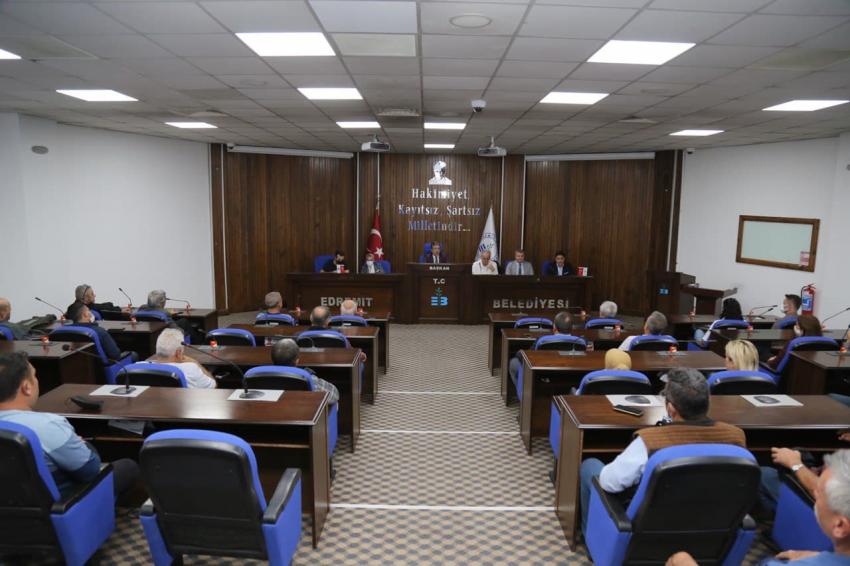 BAŞKAN ARSLAN MUHTARLARLA BULUŞTU EDREMİT BELEDİYESİ MUHTARLAR TOPLANTISI YAPILDI