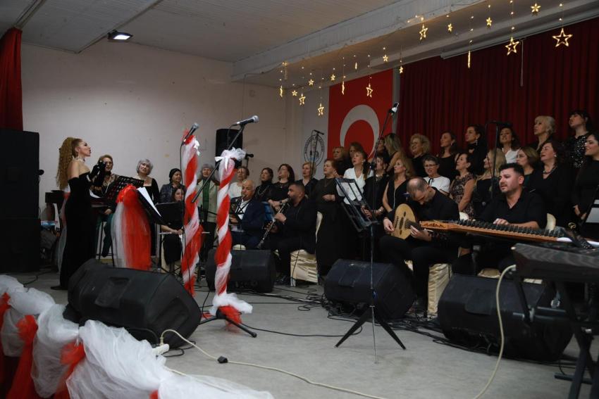 Burhaniye Belediyesi Kadın Korosu İlk Konserini Düzenledi