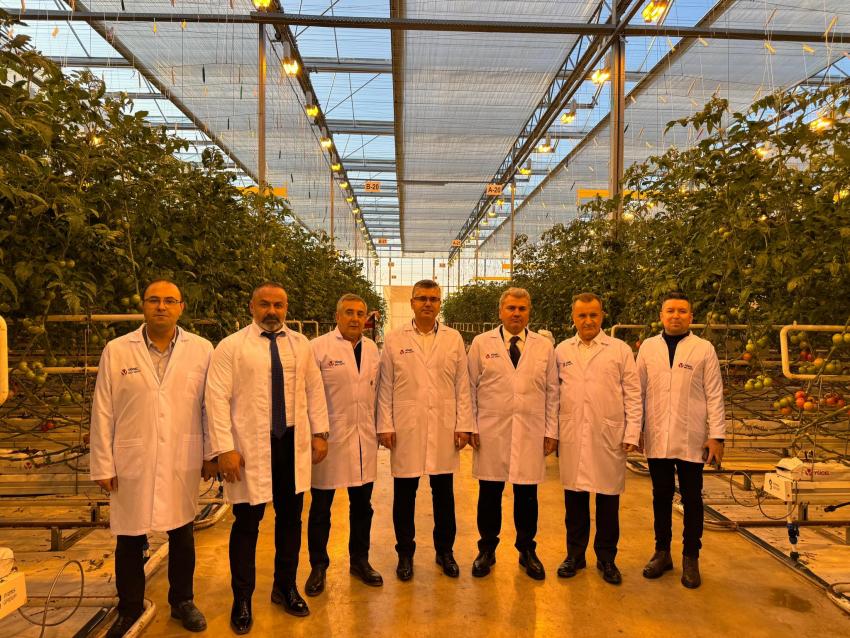 Dr. Mustafa Canbey, Gönen Tarıma Dayalı İhtisas Sera OSB inşaat alanında devam eden çalışmaları yerinde inceledi.