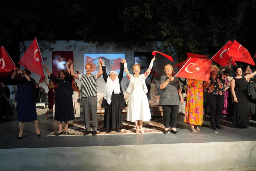 “DÜŞTEN DÜŞÜNCEYE ZAMANSIZ KADINLAR” GÖSTERİMİ  BURHANİYE’DE GERÇEKLEŞTİRİLDİ