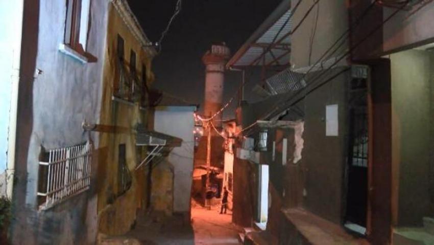 İZMIR'DE 4.9'LUK DEPREM!