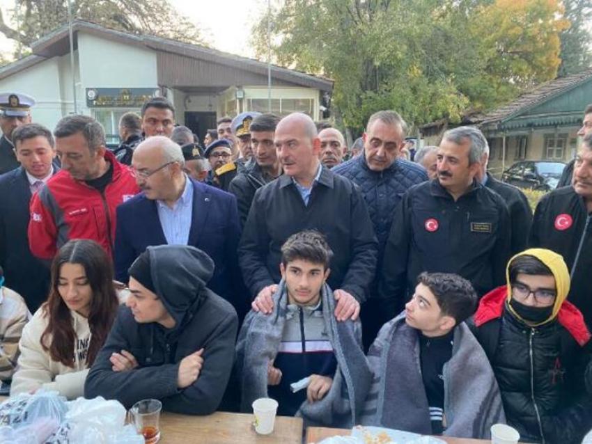 İZMIR'DE 4.9'LUK DEPREM!