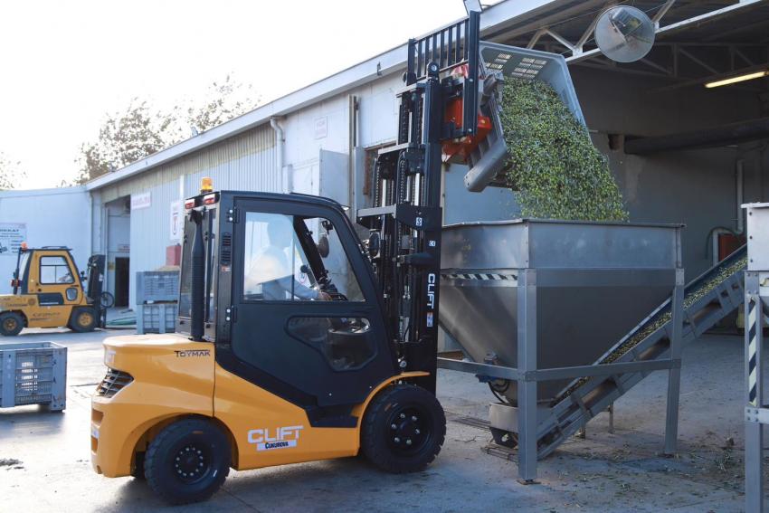 BURHANİYE’DE ZEYTİN HASADI BAŞLADI