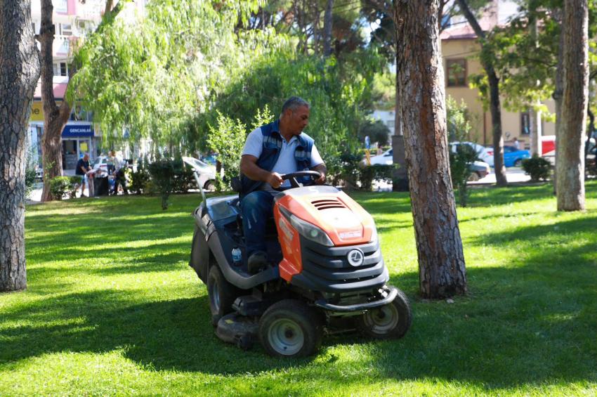 BURHANİYE’DE BAKIM ÇALIŞMALARI HIZ KESMEDEN SÜRÜYOR