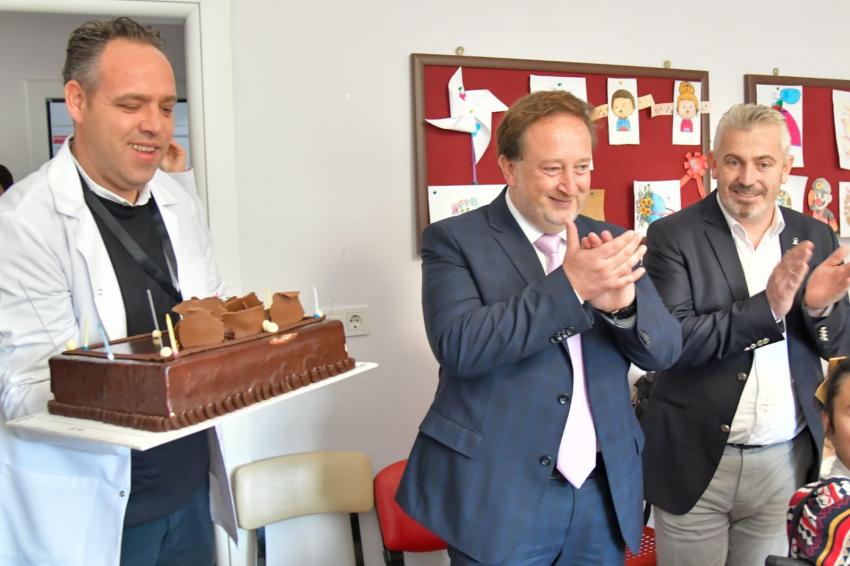 AK PARTİ KARESİ’DEN; ÖZEL ÇOCUKLARLA, KIZ ÇOCUKLARI GÜNÜNE ÖZEL KUTLAMA…