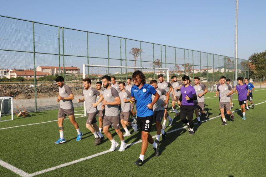 BURHANİYE BELEDİYESPOR FUTBOL TAKIMI YENİ SEZON İÇİN TOP BAŞI YAPTI